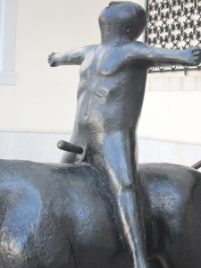 Statue-in-Front-of-Guggenheim