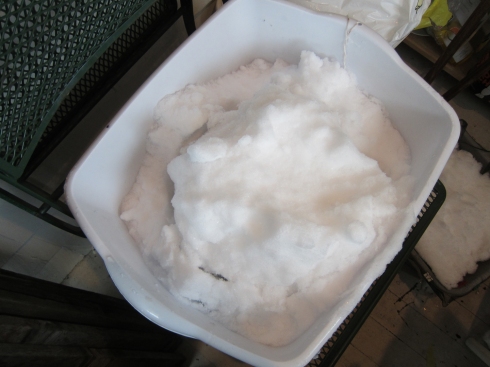 Tub-with-Fabric-and-Snow-but-No-Dye